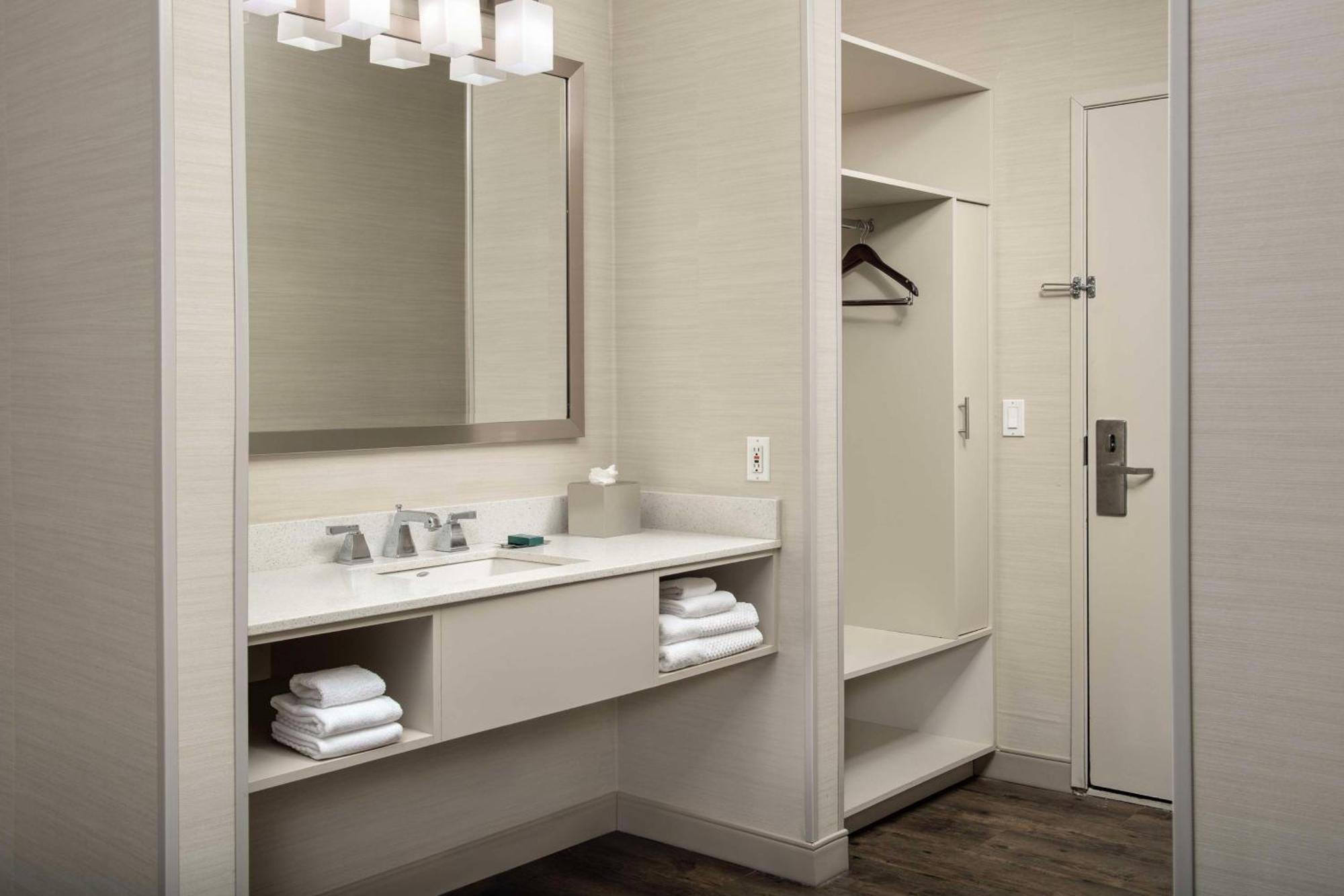 Doubletree By Hilton North Salem Hotel Bagian luar foto