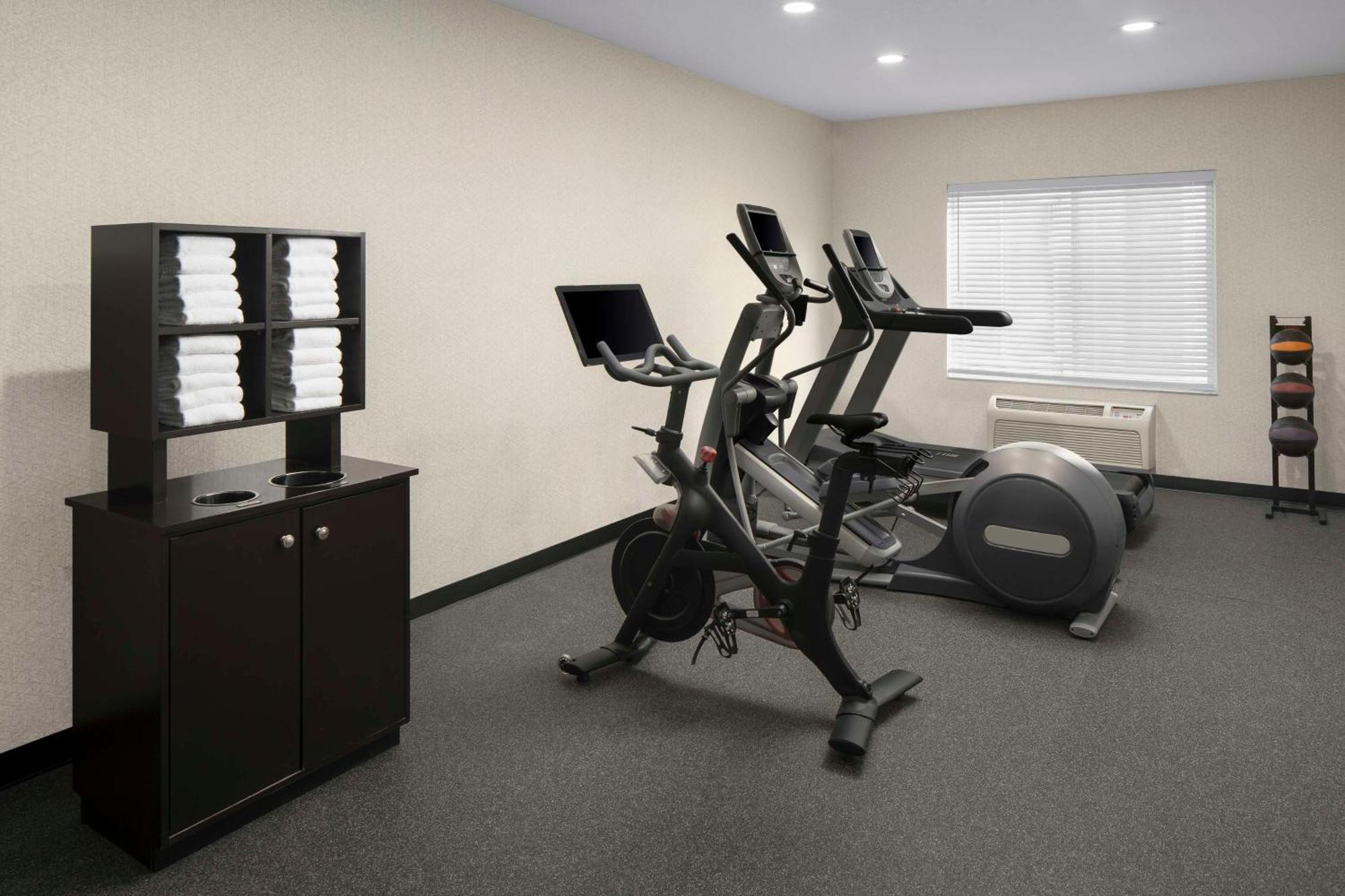 Doubletree By Hilton North Salem Hotel Bagian luar foto